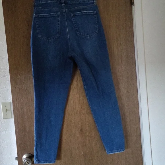 Style and Company - Picture 2 of 4